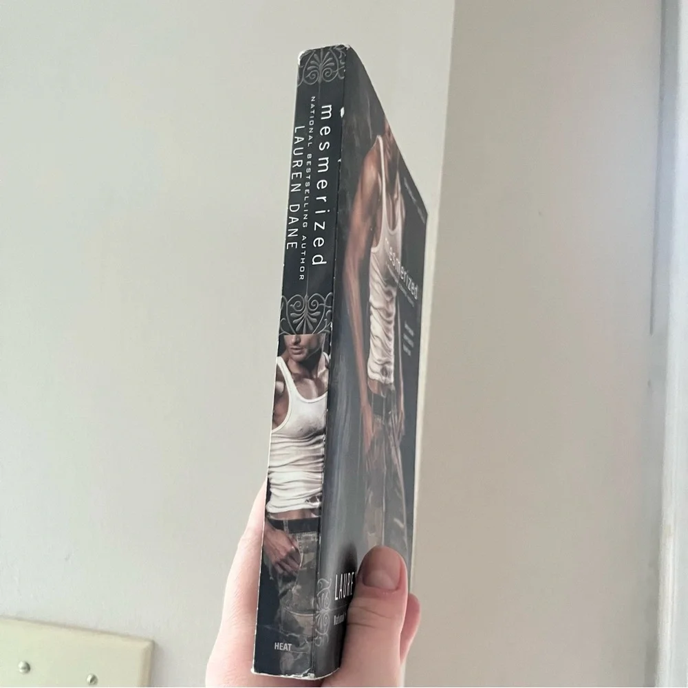 📚 4/25$ 📚 Mesmerized by Lauren Dane | Booktok Romance - Picture 4 of 7